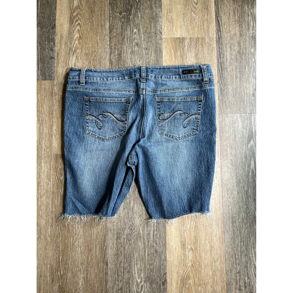 L.E.I. Sophia Hiphugger Shorts Juniors‎ 17 Blue Excellent Frayed Hem Bermuda